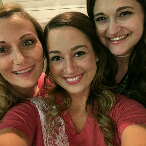 Meet your Posher, Danielle - Picture 1 of 1